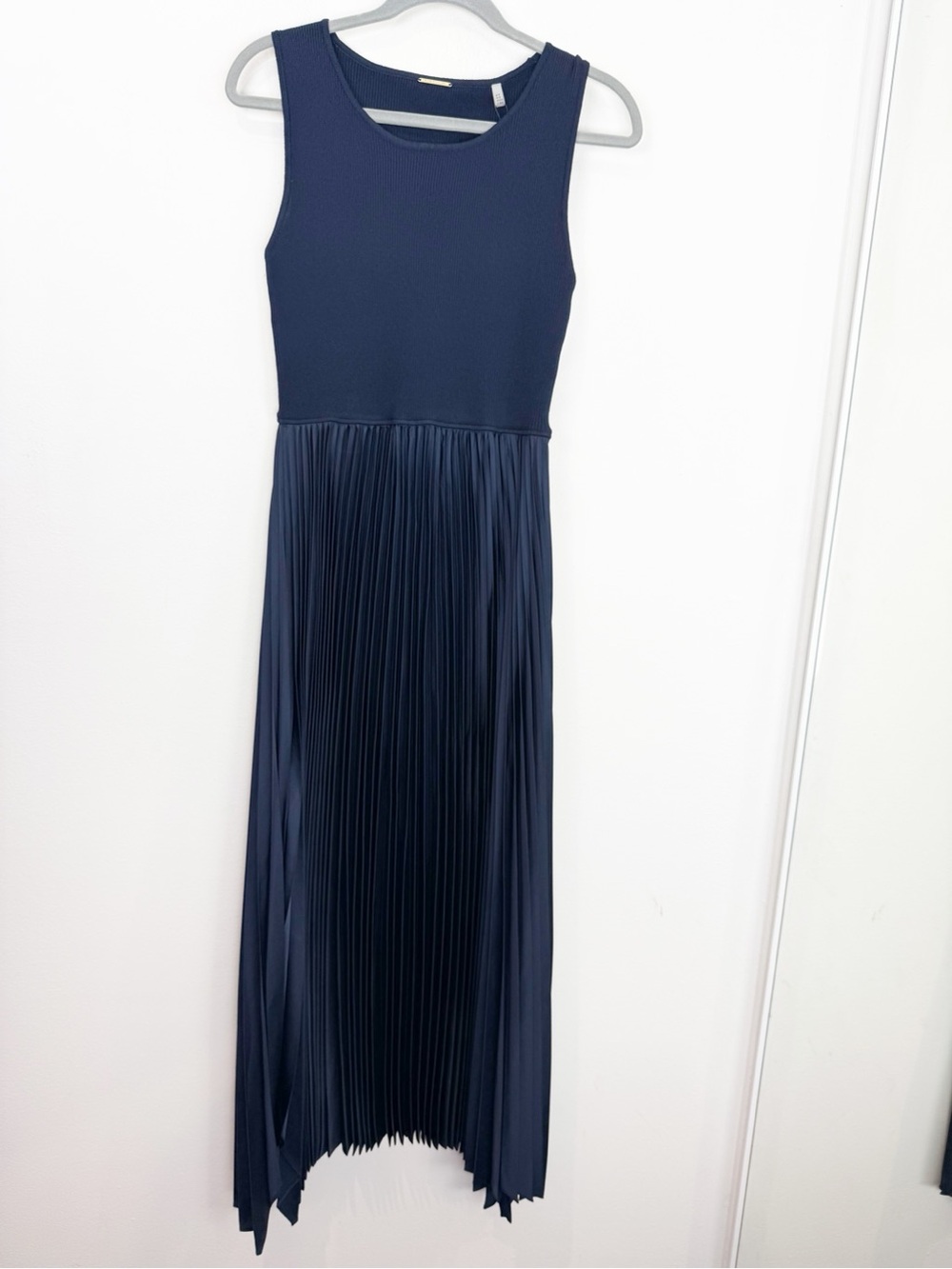 Elie Tahari NWT $325 Navy Pleated Maxi Dress Size M Ribbed Mixed Media